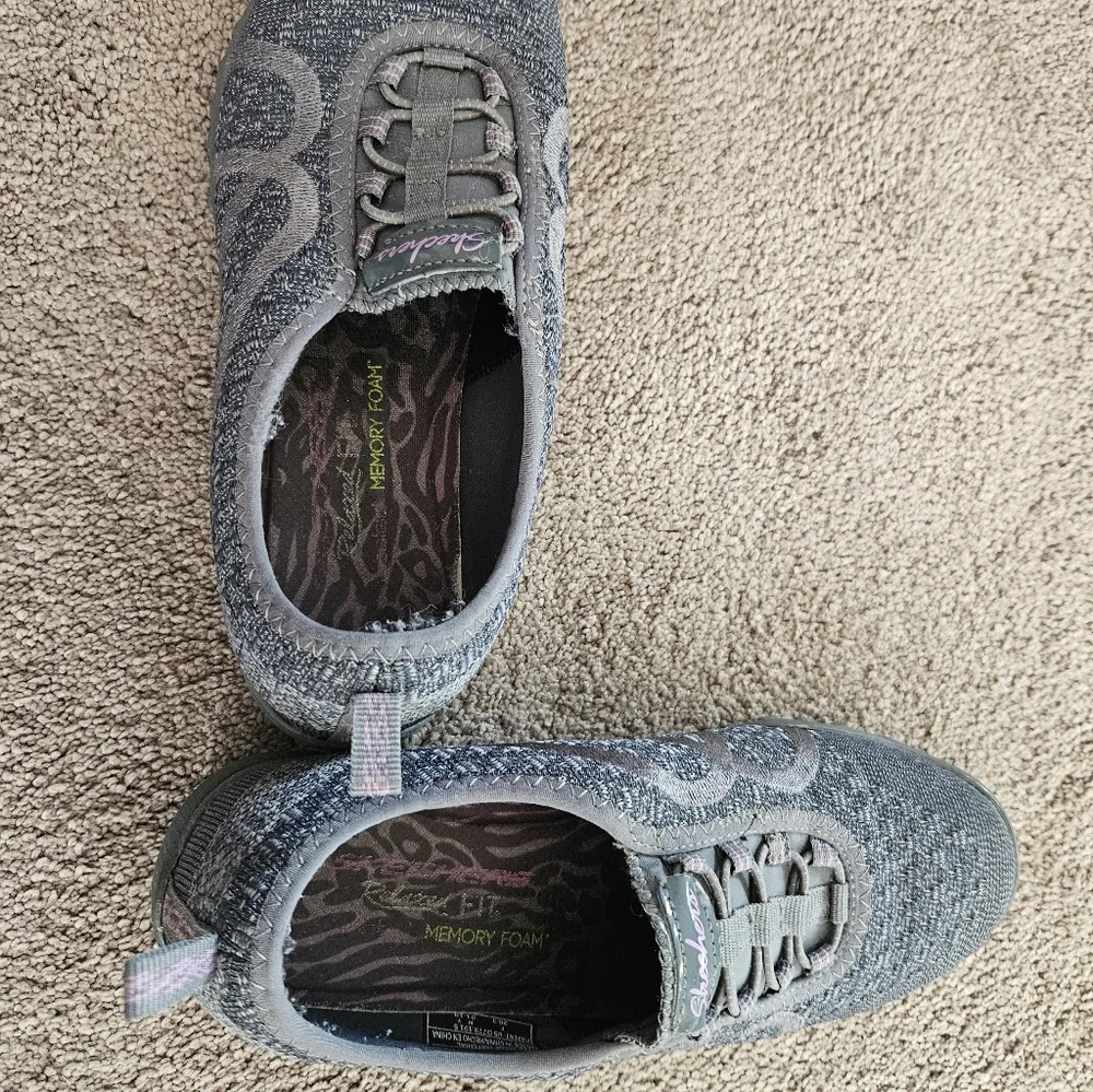Skechers Women's Gray Knit Sneakers size 6 - Picture 3 of 6